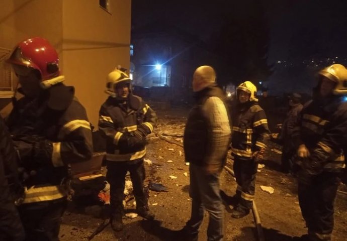 PROZORI IZLETJELI IZ ZIDOVA: Žena (45) teško povrijeđena u EKSPLOZIJI, vatrogasci evakuisali još šest osoba (VIDEO)