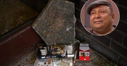 STIGLI SU JUTROS ISPRED ZGRADE DŽEJA: Kad su ovo ugledali ispred svi počeli plakati, EVO ŠTA JE OSTAVLJENO (FOTO)