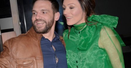 ANABELA SE MASKIRALA PA U PONOĆ IZAŠLA NA PROZOR: Derala se da je svi čuju, EVO ŠTA JE PORUČILA