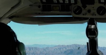 GUSTA MAGLA I ŠUMA: Helikopter traga za nestalim avionom na području Kozare (VIDEO)