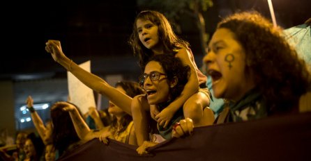 ARGENTINA IZGLASALA LEGALIZACIJU ABORTUSA!