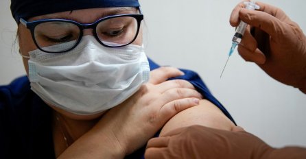 “BIĆE VAKCINA SA RAZLIČITIM SASTAVOM” Dr Kamenov pojašnjava ko smije da PRIMI VAKCINU