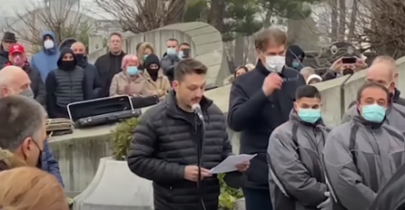 NAJPOTRESNIJI TRENUTAK NA DŽEJEVOJ DŽENAZI: Kada je on izašao da drži govor, nastao je muk, KĆERKA I BIVŠA SUPRUGA JECALE