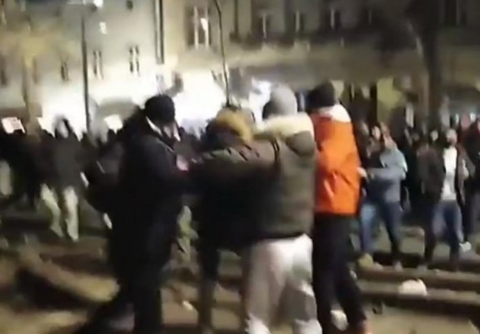 TUGA I SRAMOTA! INCIDENT NA ISPRAĆAJU ZA DŽEJA: Dečko nasrnuo na djevojku 