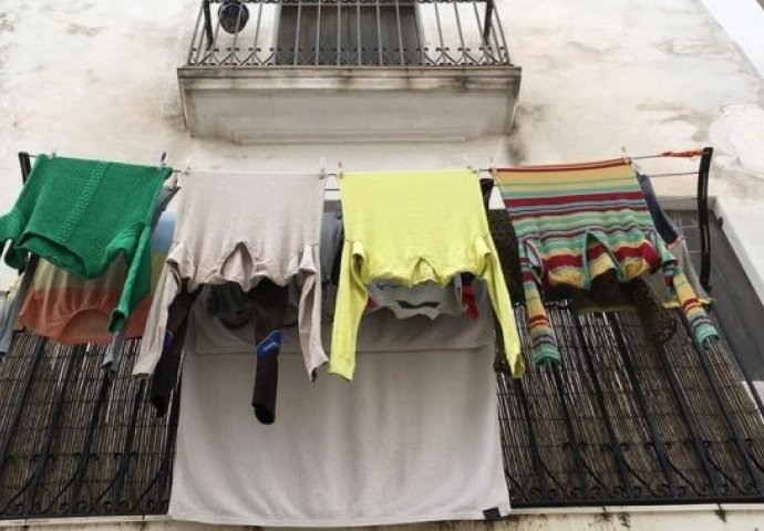 Sud odlučio: Zabranjeno sušiti veš na balkonu u ovom dijelu BiH