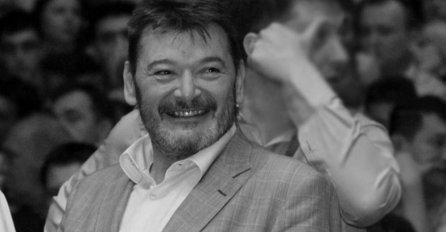 SAHRANA TIKE ARSIĆA NA NOVOM GROBLJU, UDOVICA PRVA STIGLA U CRNINI: A svi gledaju u njegovu kćerku iz PRVOG BRAKA, evo šta nosi u ruci