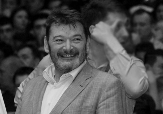 SAHRANA TIKE ARSIĆA NA NOVOM GROBLJU, UDOVICA PRVA STIGLA U CRNINI: A svi gledaju u njegovu kćerku iz PRVOG BRAKA, evo šta nosi u ruci