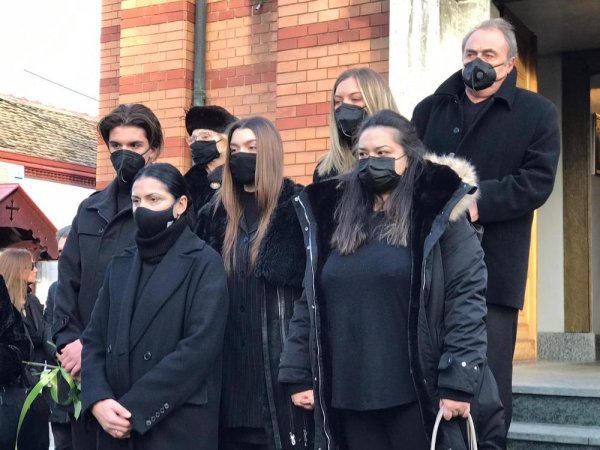 2403609-whatsapp-image-20201212-at-2-38-02-pm-ff