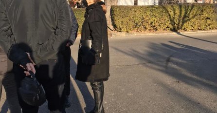 BIVŠA ŽENA TIKE ARSIĆA UTUČENA I SVA U CRNINI NA GROBLJU: Bilja Krstić oprašta se od oca svojih kćerki 