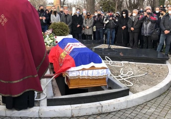 SUPRUGA I KĆERKA TIKE ARSIĆA SKRHANE OD TUGE, zaplakale kad su čule ovu pjesmu: Suze i jecaji, PRIZOR KIDA DUŠU