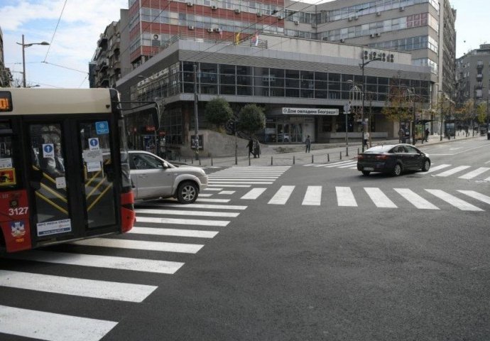 Beograđani ismijavaju novi pješački prelaz u centru grada: Ovo je haos, kao da je neko "naduvan" pravio projekat (FOTO)