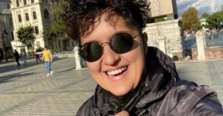 MARIJA ŠERIFOVIĆ POKAZALA SAVRŠENU DEKORACIJU, OKITILA JELKU I ODMAH OBJAVILA: Ovaj prizor će vas oboriti s nogu, EVO KO JE PORED NJE