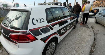 TEŠKA SAOBRAĆAJNA NESREĆA: Povrijeđene dvije osobe u sudaru kamiona i automobila