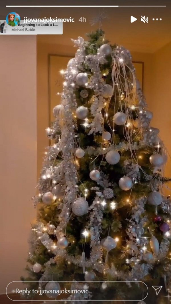 859783-jovanajoksimovic830x0-ff