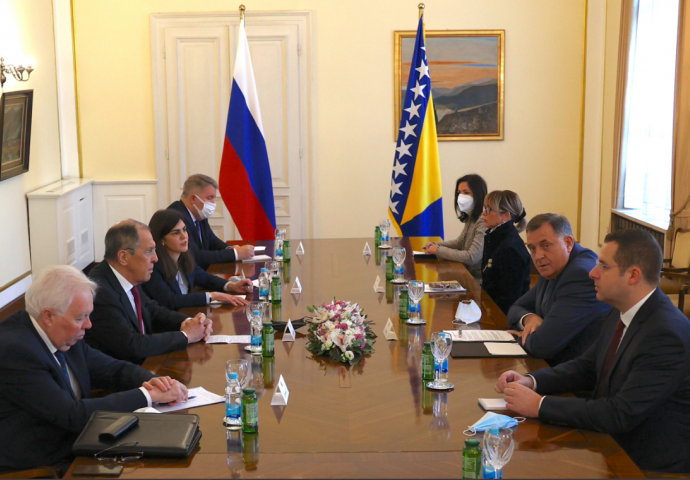 BLAM! Rusi objavili ovu sliku na Twitteru, a u opisu napisali OVU REČENICU! SVI IM SE SMIJU