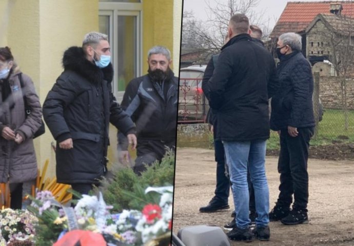 Pomirila ih bol i tuga, zaboravili na prošlosti: POGLEDAJTE KO JE UPRAVO STIGAO NA SAHRANU OCU DARKA LAZIĆA, kad je pjevač ugledao...