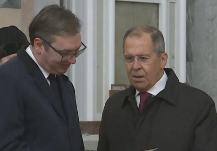 SASTALI SE LAVROV I VUČIĆ: Predsjednik Srbije izašao pred medije IZGOVORIO JEDNU REČENICU
