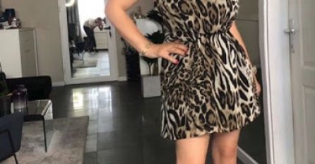 JANA JE NAJZGODNIJA PJEVAČICA SA ESTRADE, A SADA JE POKAZALA KAKO IZGLEDA NJENA KĆERKA: Uslikale se ispred okićene jelke, LUKSUZNO