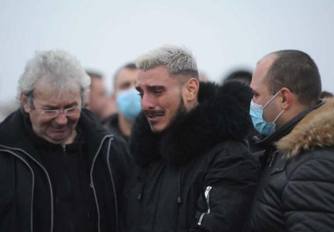 NAKON OČEVE SMRTI, DARKO OBJAVIO TUŽNE VIJESTI O MAJCI: Nije dobro - "UMIREM OD TUGE"