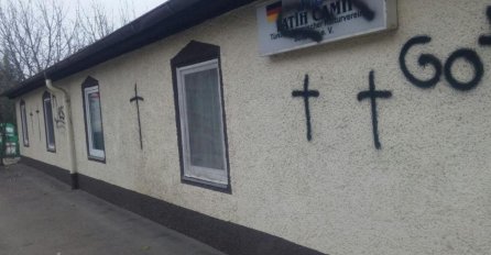 Džamija u Njemačkoj meta napada: Vandali na zidovima nacrtali križeve