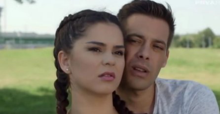 GLEDATE JE U SERIJI "IGRA SUDBINE": BILA JE MIS KOSOVA, A LJEPOTU JE NASLIJEDILA OD MAJKE: Izgledaju kao sestre!