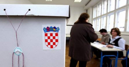 PRVI PROBLEMI NA IZBORIMA U MOSTARU: Nekim posmatračima onemogućen ulazak na birališta