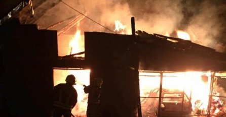 Drama u Tesliću: Ukućani zaspali poslije slavlja, policajci ih izvukli iz objekta u plamenu