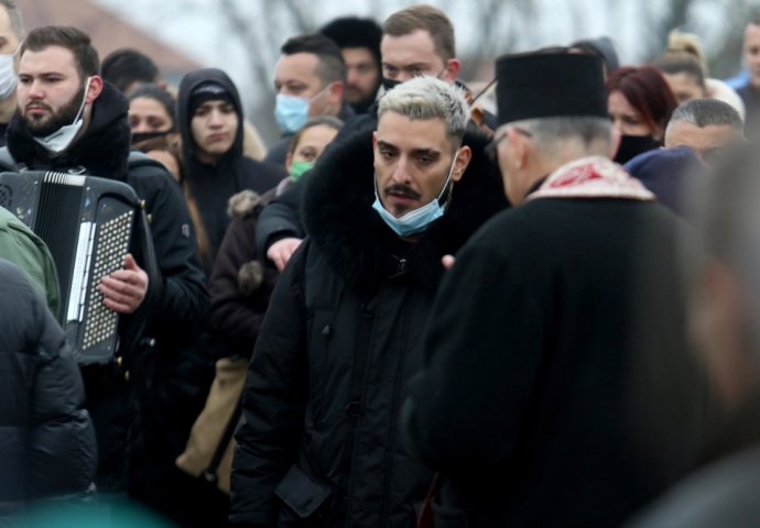 DARKO LAZIĆ PROGOVORIO O LJEKARU KOJI MU JE OPERISAO OCA: "On je otišao na operaciju zdrav, probudio se iz anestezije, a onda mu je..."