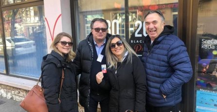 Najbolje obučeni posmatrač u Mostaru: Nikšić danas na izbore stigao u jakni vrijednoj više od 3.000 KM