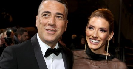 PRELIJEPE VIJESTI IZ DOMA ŽELJKA I JOVANE JOKSIMOVIĆ: Napravili čaroliju OD RUŽIČASTO BIJELIH RUŽA, ČESTITKE NE PRESTAJU (FOTO)