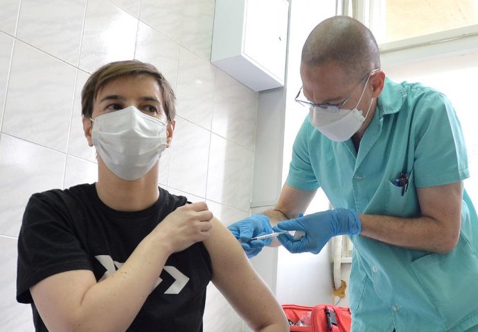 ANA BRNABIĆ IMA NOVU FRIZURU, DRUŠTVENE MREŽE BRUJE: A evo kako je ona NEKAD IZGLEDALA, žestoka promjena