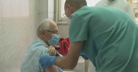 PROŠLO JE VIŠE OD 4 SATA KAKO JE PRIMIO VAKCINU, A SAD SE OGLASIO DOKTOR KON: Evo kako se osjeća