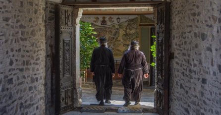 Poučna priča: Dva monaha