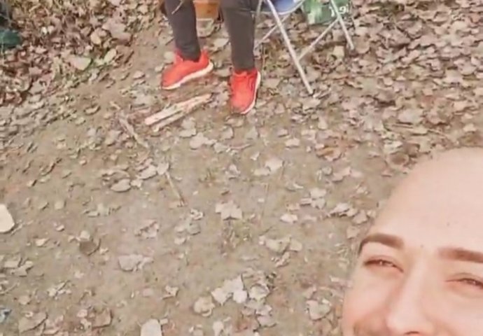 DARKO LAZIĆ SA ROĐENIM BRATOM OTIŠAO NA PECANJE: Kad su vidjeli kako mu brat izgleda, ŽENE U TRANS PALE - OSMIJEH OD MILION DOLARA (FOTO)