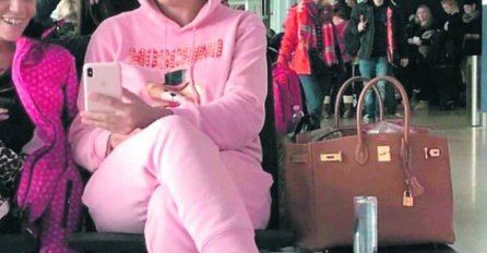 SRPSKE PJEVAČICE NA AERODROMU NE LIČE NA SEBE: Bez šminke i frizure, ovo je njihovo pravo lice, ALI ČEKAJTE DA VIDITE SEKU ALEKSIĆ I VIKI