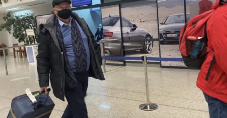 Večeras sletio u Sarajevo ambasador BiH u Moskvi! Dočekali ga novinari: "GDJE JE IKONA?" AMBASADOR: Tamo gdje treba da bude