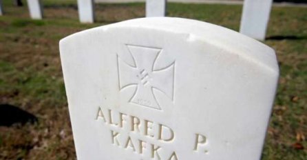 Nacististički nadgrobni spomenici ukrašeni svastikama, uklonjeni s groblja u Teksasu!