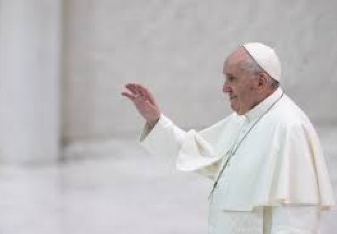 PAPA FRANCAIS POZIVA SVJETSKE LIDERE DA DIJELE VAKCINE!