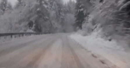 SNIJEG PADA U OVIM DIJELOVIMA BiH, saobraćaj otežan: Vozači, oprez!