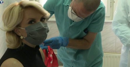 Evo kako dr. Darija Kisić izgleda dan nakon što je primila vakcinu, ispričala šta joj se pojavilo na mjestu uboda (FOTO)