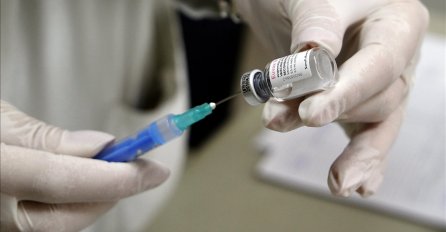 DESET DOBROVOLJACA PRIMILO TERAPIJU: Počela ispitivanja novog lijeka koji blokira razvoj kovida