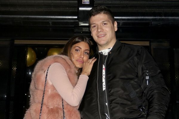 dollybell171220190052-830x553