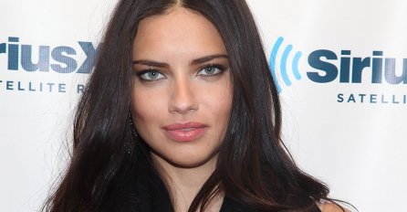 SNIMAK KOJI JE ZAPALIO INTERNET! Adrijana Lima proslavila Božić uz pjesmu Lepe Brene! /VIDEO/