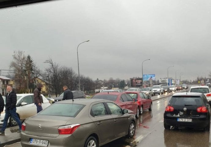 LANČANI SUDAR NA KRUŽNOM TOKU: U udesu učestvovala tri automobila