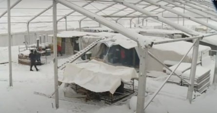 Snijeg otežao situaciju, stotine migranata na otvorenom: "Sjedimo na zemlji, nemamo hrane ni vode"