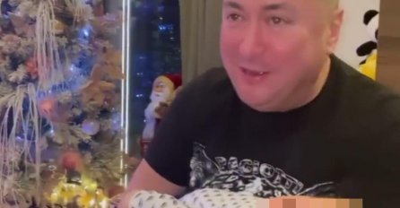 SLAĐA USLIKALA MUŽA ĐANIJA SA UNUKOM, ali u 1 detalj svi gledaju: Ovo je nevjerovatno, VIDITE LI (FOTO)