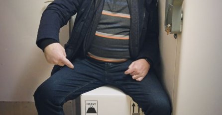 Oglasio se Capak nakon slike gdje sjedi na kutiji u kojoj su cjepiva