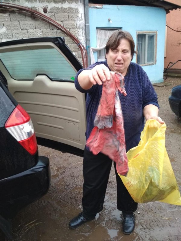 2416717-nenjina-krvava-odeca-ff