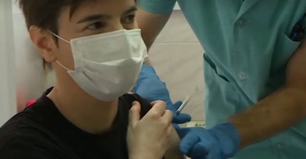 DAJU PRIMJER DRUGIMA: Vakcinu protiv korone primili brojni SVJETSKI ZVANIČNICI