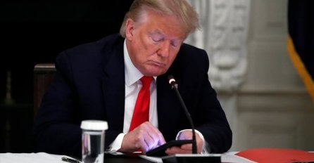 U posljenjim predsjedničkim danima, Trump se suočava s prvim skidanjem VETA!